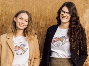 Ünnepi ajándék, amely összeköt: Anna Amélie és a Hintalovon Alapítvány karácsonyi kollekciója