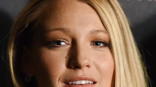 Blake Lively gyönyörű az első szülés utáni megjelenése alkalmával