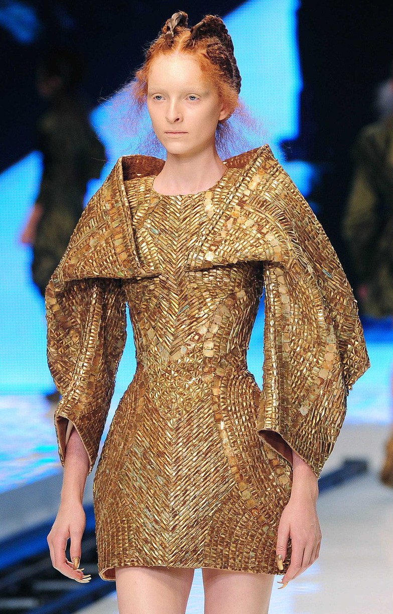 Ikonikus divatbemutatók 1. - Alexander McQueen utolsó bemutatója