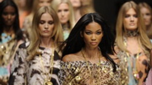 Ilyen még nem volt: házhoz jön a divat show