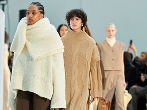 Magyar divatmárka ruháiban tündökölnek a külföldi véleményvezérek - az AERON megállíthatatlan