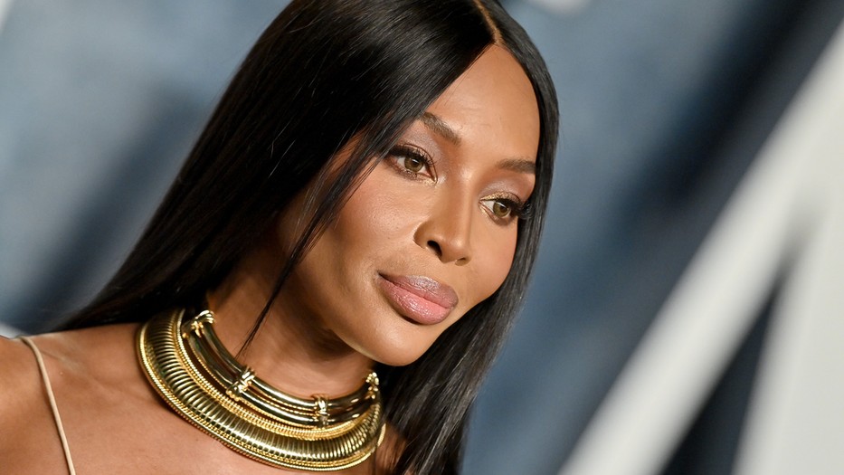 Naomi Campbell kortalan szépsége ellenére durván retusált képet posztolt