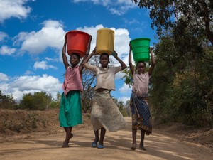 „Gyakran teljesen váratlanul éri őket az első menstruáció” - Szervezetek a menstruációs szegénység ellen