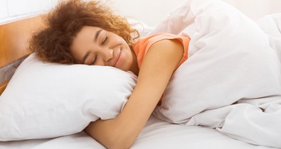 Ez az alvási stratégia akár négy évvel is meghosszabbítja az életedet