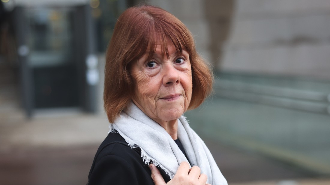 Giséle Pelicot-t a férjén kívül ötven másik férfi bántalmazta szexuálisan, összesen pedig hetven idegen bántotta, amíg ő öntudatlan állapotban volt a szorongásoldóknak "köszönhetően"