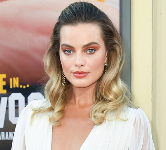Ha valami szuperstílusosat akarsz ma látni, akkor nézd meg Margot Robbie szettjét