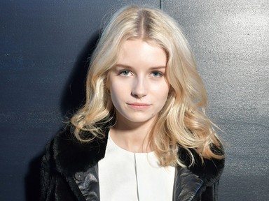 Mell alatti tetoválást villantott Kate Moss húga