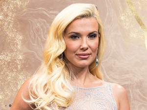 Millie Bobby Brown élete legmerészebb pucérruhájában tündökölt, nem lehetett nem rá figyelni