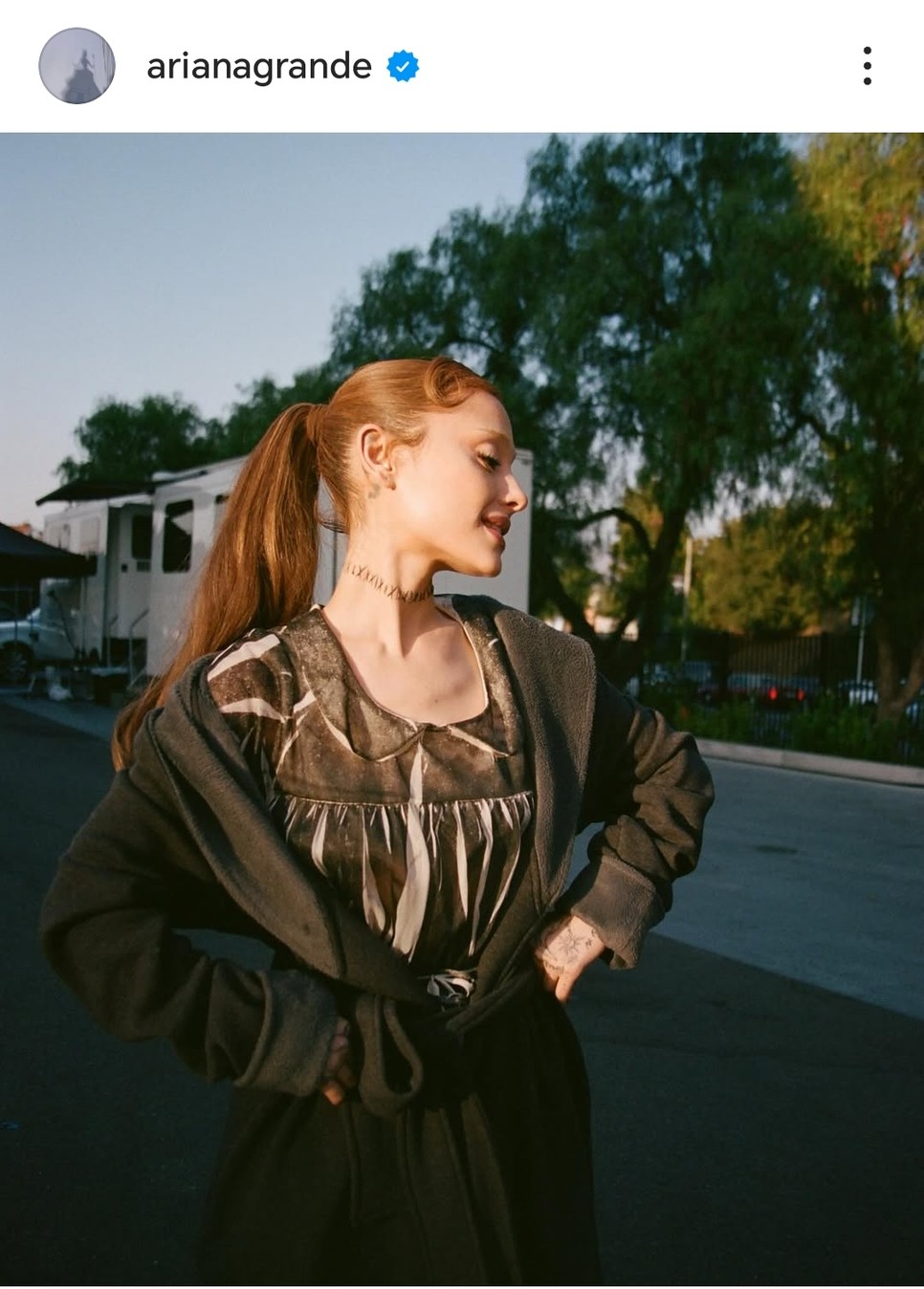 Ariana Grande a közösségi oldalán villantotta meg új frizuráját