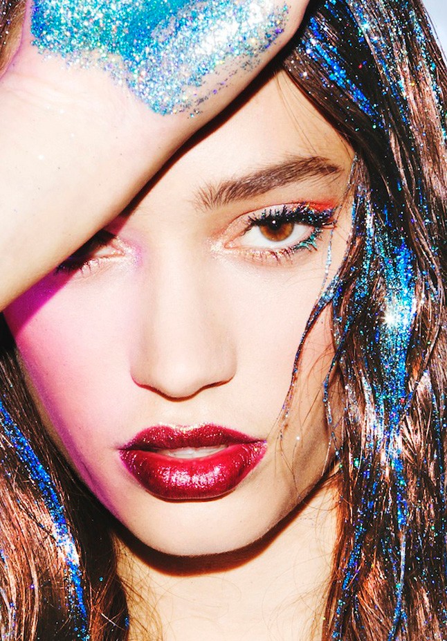 A csillogó, glitteres frizuratrend ünnepekre (is)