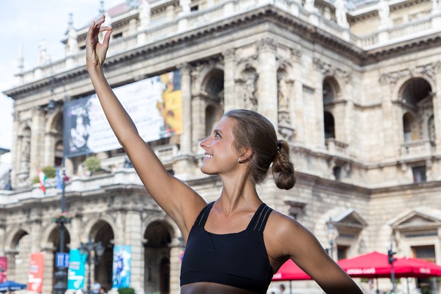 Jóga Budapest ikonikus épületeinél - csodás fotósorozat