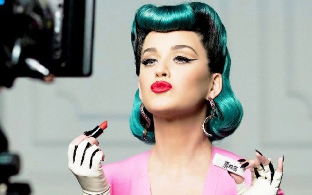 Éljen Katy Perry, a zseniális plasztiklány!