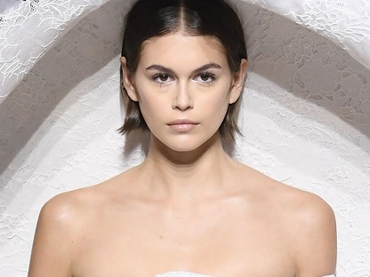 Ha ez lesz az új eskövői ruha trend, akkor nem lesz könnyű dolga a menyasszonynak