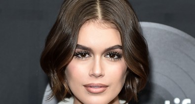 Kaia Gerber otthoni hajfestésbe fogott, és imádnivaló lett az eredmény
