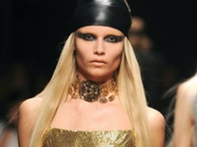 Divatshow-n mutatták be a Versace for H&M kollekciót