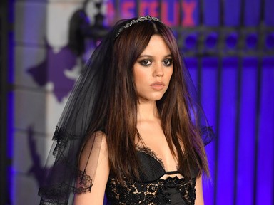 Jenna Ortega végzet asszonyának öltözött, elsőre fel sem ismertük