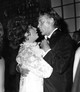 Elizabeth Taylor és férje, Richard Burton szenvedélyes tánca. 