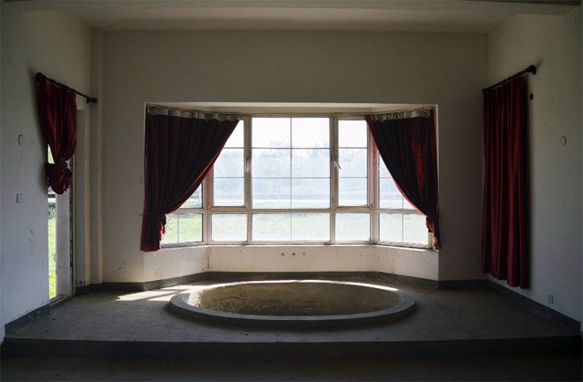 Curtain House, Jing Jin City, 2015.