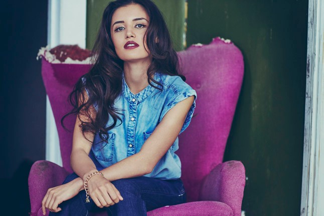 Az új Disney-sorozat üdvöskéje nagyon belevaló csaj!