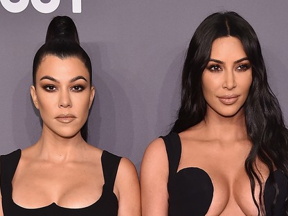 Kim és Kourtney Kardashian arcmaszkja teljesen elcsúnyította őket