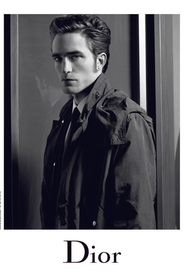Robert Pattinson kísértetiesen hasonlít valakire az új Dior kampányban