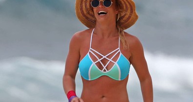 Britney Spears trükközés nélkül bikiniben!