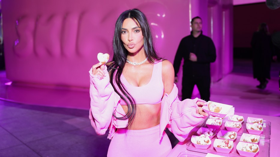 A 42 éves Kim Kardashian rajongótábora a túlszerkesztett fotók nélkül is ugyanúgy szeretné őt