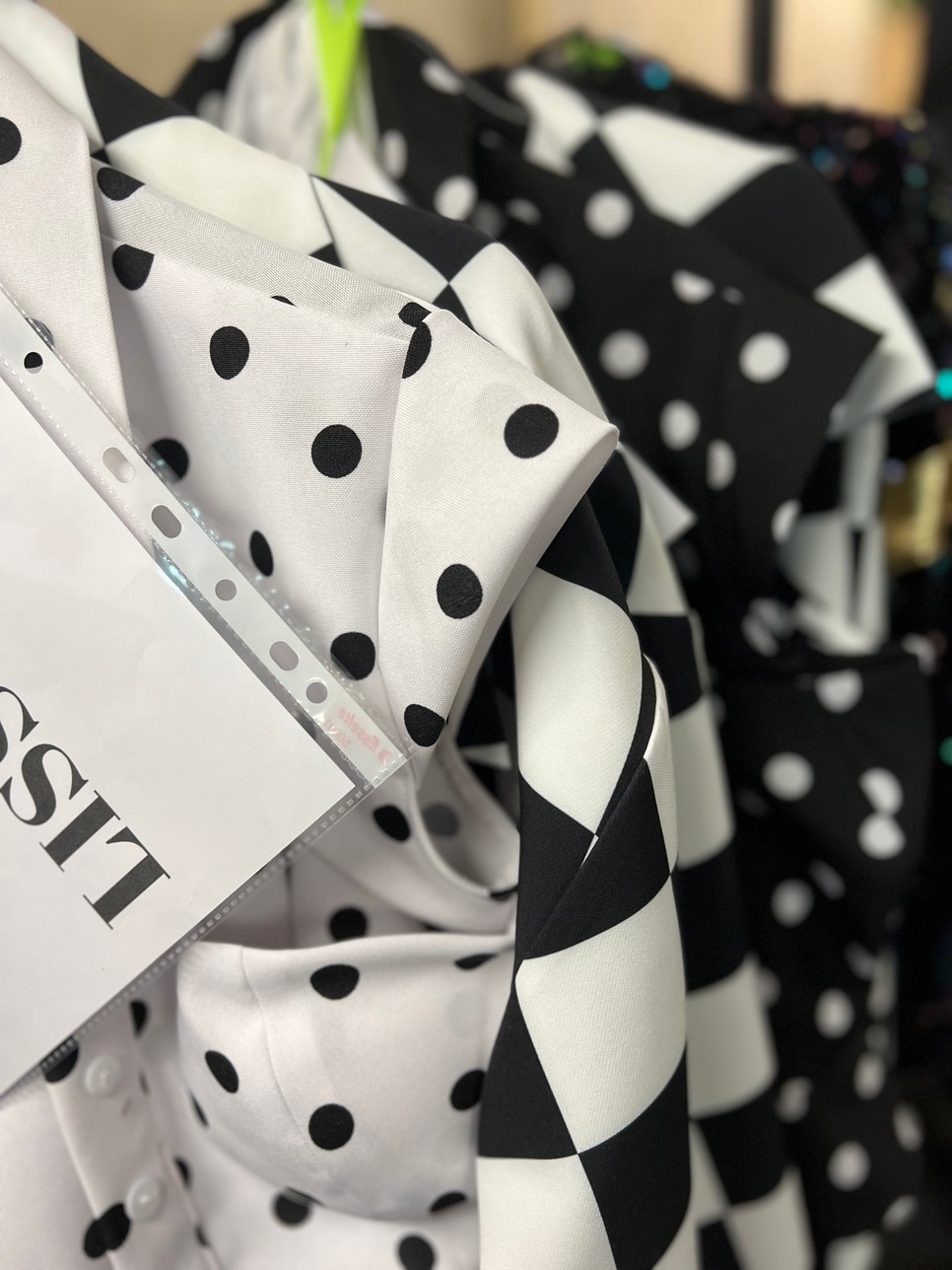 Stana Alexandra és Lissák Laura táncruháinak részletei a Dancing with the Stars backstage-ében