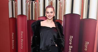 Selena Gomez hajszínt váltott, és egyszerűen csodaszép