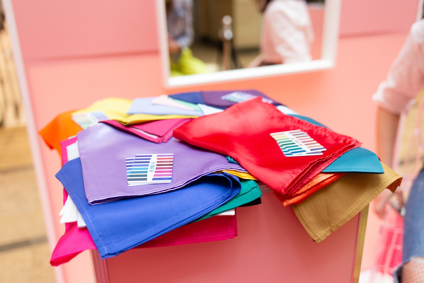 A résztvevők színtanácsadáson vehettek részt, amelyben a Coccolino és a GLAMOUR szakemberei segítettek