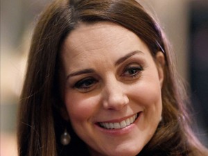 Ezt a mintát Kate Middleton, Diana hercegnő és Erzsébet királynő is viselte!