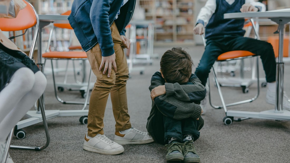 A bullying nem csak gyermekkorban fordul elő, de iskolai környezetben a leggyakoribb