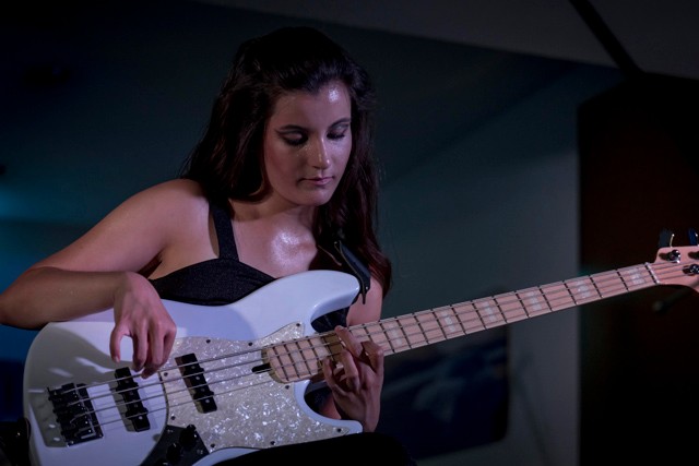 LEMEZPREMIER! Muck Éva: Bassology