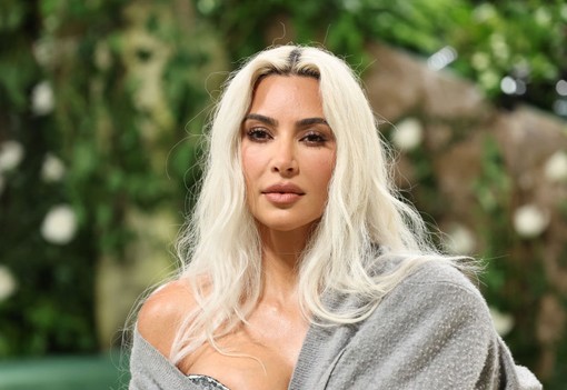 Kim Kardashian irreálisan vékony darázsdereka ellopta a show-t a Met-gálán