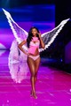  Angel Reese a 2025-ös Victoria’s Secret Fashion Show-n.