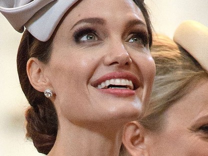 Angelina Jolie lekoppintotta Meghan Markle stílusát! Egy igazi hercegnő! 