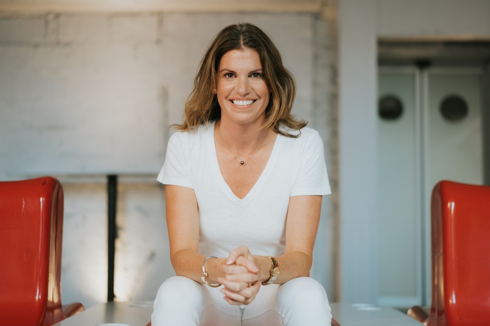 Niszkács Anna szerint nincs éles határ a régi és az új generációs vezetők között, mivel az alapvető vezetői tulajdonságok mindenkor ugyanazok maradnak