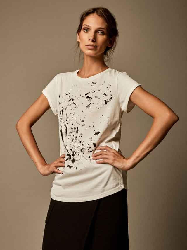 ,,A festékfoltos kötények az aktív művészet megkerülhetetlen lenyomatai" - Interjú Majoros Zitával