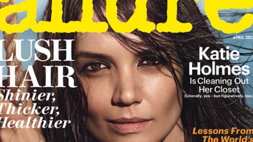 Katie Holmes: szégyenlős vetkőzés címlapon