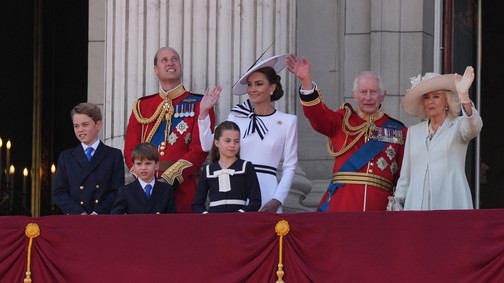 Csodaszép fotó készült a királyi családról, sokan mégis csalódottak a kép láttán