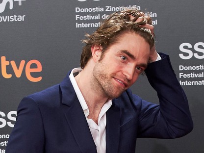 Robert Pattinson olyat vett fel a vörös szőnyegre, amit egyáltalán nem illik