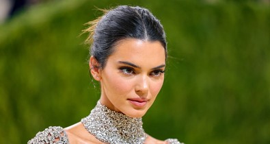 Kendall Jenner meztelenruhája nem sokat hagy a fantáziára, mégis nagyon kifinomult