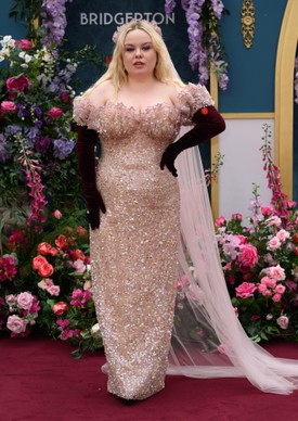 A Bridgerton sztárjai mindenkit elvarázsoltak a vörös szőnyegen 