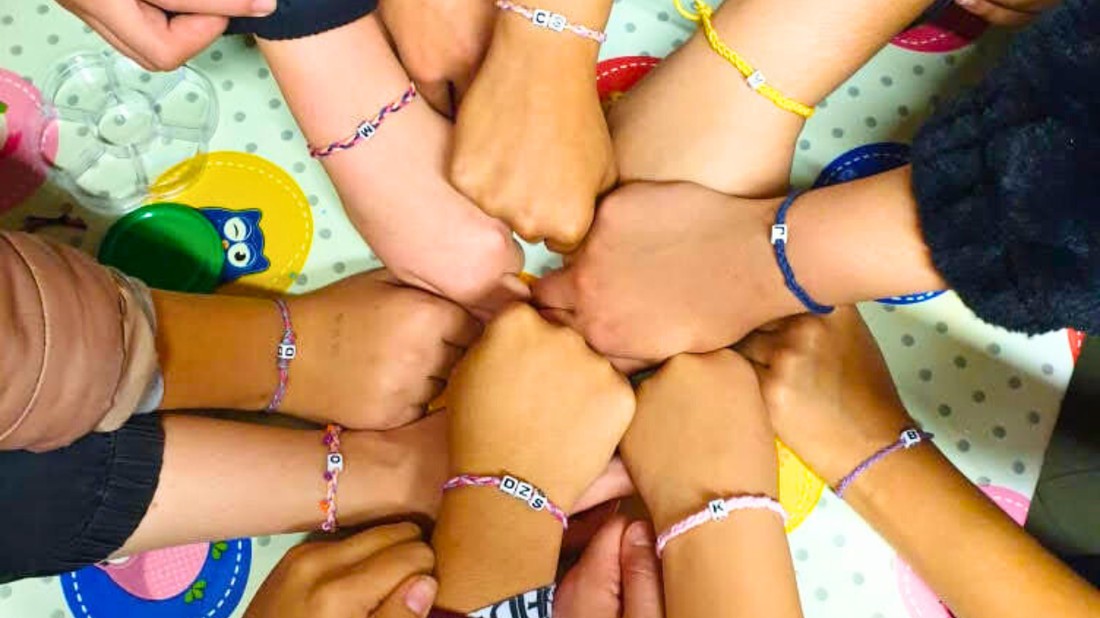 A Bagázs egy szervezet, amely a romák szegregált közösségeit támogatja. 2020-ban hozták létre a Női Erőcsoportot, amely a bántalmazott nők megsegítésére jött létre.