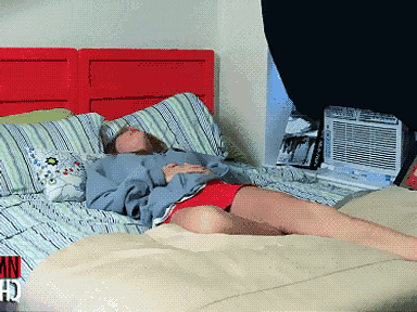 Őrületbe kergetnek a menstruációs görcsök? Ebben a pózban aludj és nyugodt éjszakád lesz