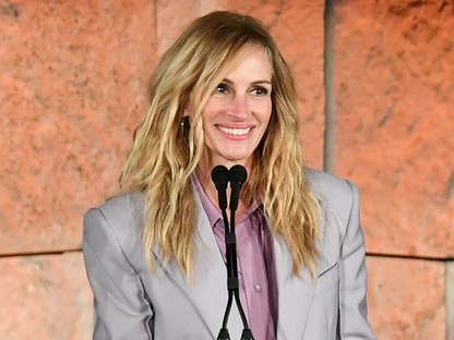 Imádni fogod Julia Roberts őrülten bohó szettjét