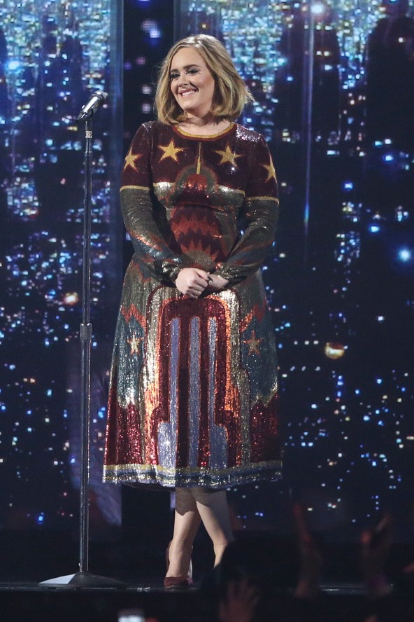 adele, twerk, twerkelés, koncert, fenékriszálás