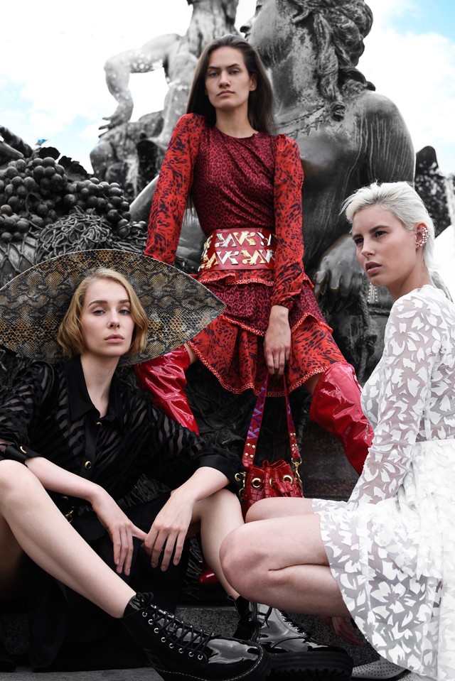 Ki mondta, hogy egy csipkekosztüm, vagy egy kristályos táska nem fér össze egy tornacipővel?