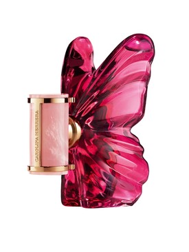 A Carolina Herrera illatuniverzum új fejezete, a La Bomba a szabadság és az önkifejezés szimbóluma, pillangó alakú üvegével és ragyogó energiájával a szárnyalás érzését idézi. Gyümölcsös-virágos illatkompozíciója a Herrera nő szenvedélyét és magabiztosságát ünnepli – arra hív, hogy légy feltűnő, légy szabad, légy önmagad! - La Bomba edp CAROLINA HERRERA 35 890 Ft/30 ml 