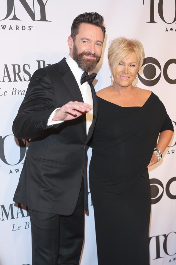 Hugh Jackman és Deborra-Lee Furness: Hugh és Deborra 17 éve él boldog házasságban, és két gyermek adoptálásával bővítették családjukat.